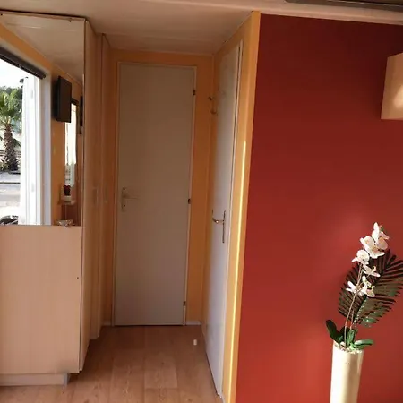 Mobil Home, Jacuzzi, Velos, Barbecue Et Et A 300m Camping Hyères